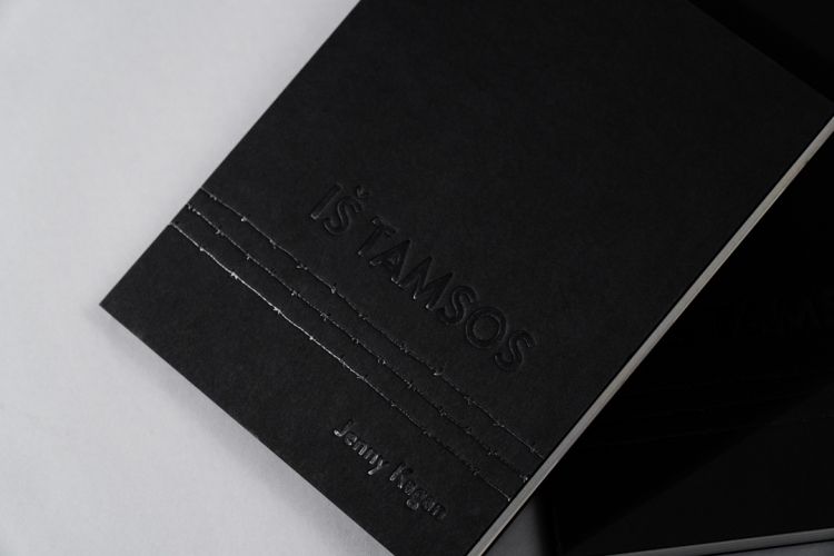 3Iš-tamsos-knyga-43326