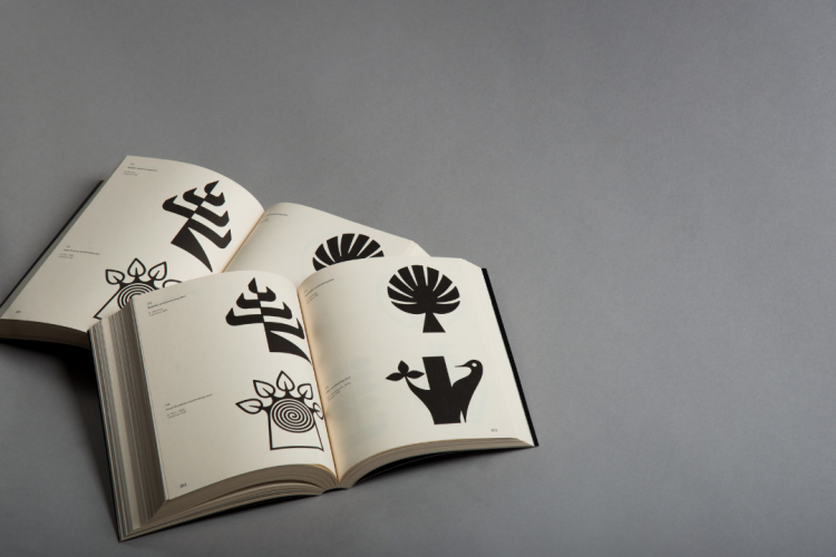Soviet logos: lost marks of the Utopia knyga minkštu viršeliu KOPA spaustuvė